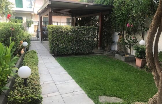 ID. 2375 BARCELLONA VILLA INDIPENDENTE ZONA MARE SPINESANTE VENDESI